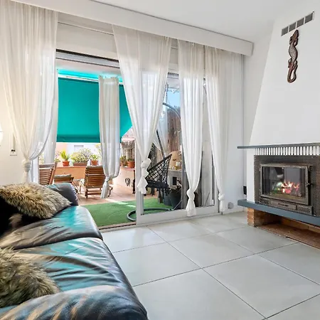 Hauzify I Terrace Homestay Sitges